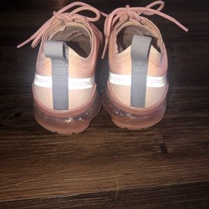nike vapormax echo pink